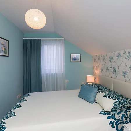 Apartment Cetini - Two Bedroom With Terrace And Sea View