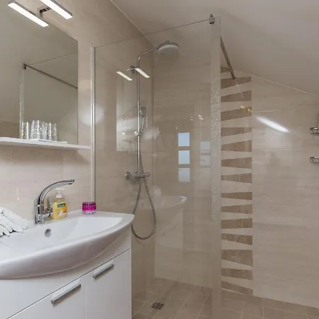 Cetini - Two Bedroom With Terrace And Sea View * Dubrovnik