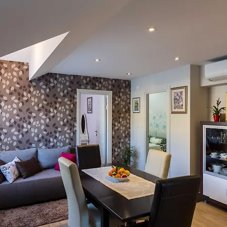 Apartment Cetini - Two Bedroom With Terrace And Sea View