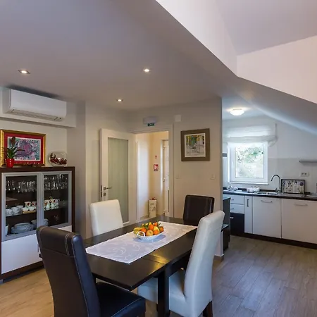 Cetini - Two Bedroom With Terrace And Sea View Apartment *